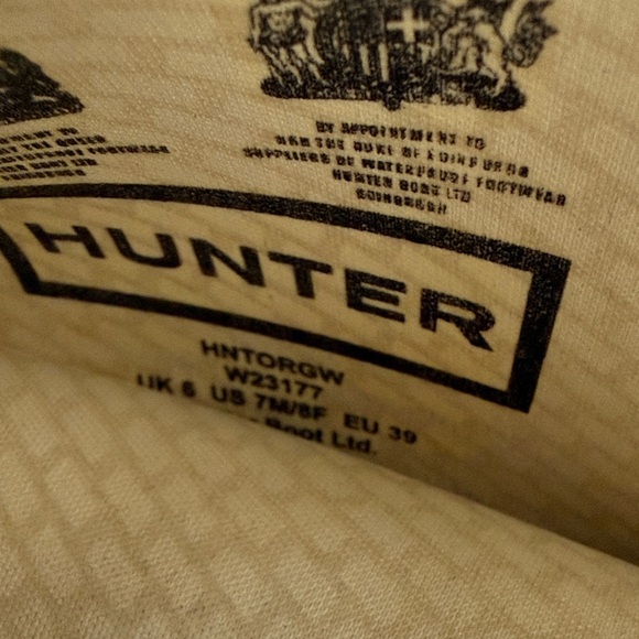 Hunter Classic Tall Green Rubber Boots - Picture 3 of 11